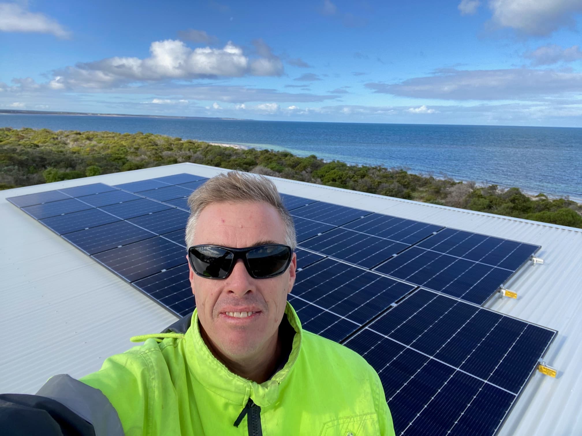 Solar powered air conditioning system